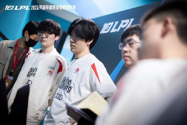 择了不同的 择了不同的