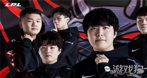 并伴随激烈 并伴随激烈