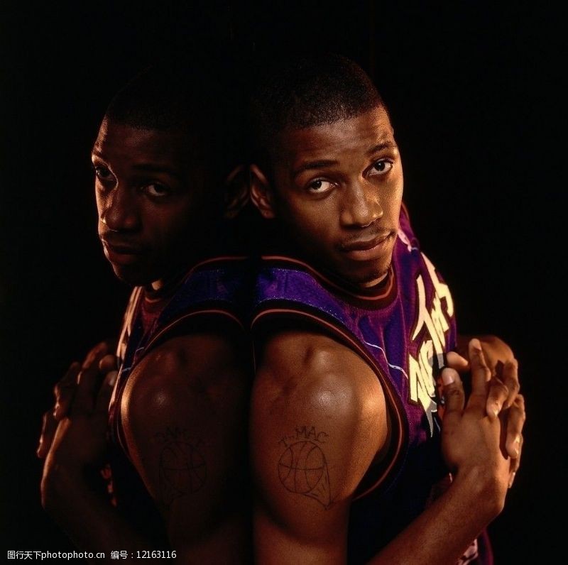 31+29+25!湖人三核历史第一,里夫斯将破纪录,老詹也迎期待结局.