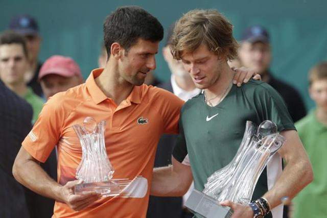 篮球勇士核心三分11投9中，全场手感火热