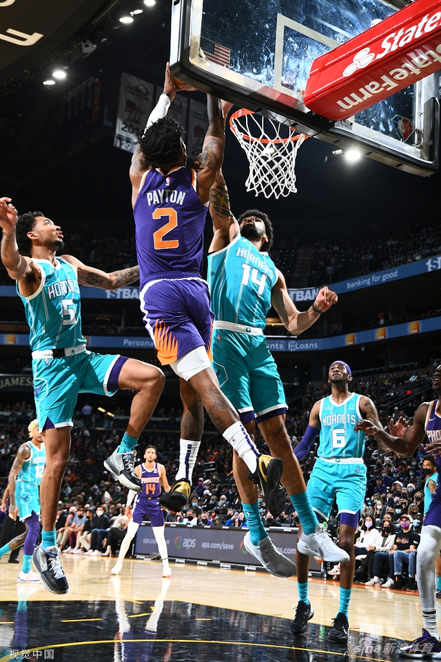 球星抢断后三步上篮太快了